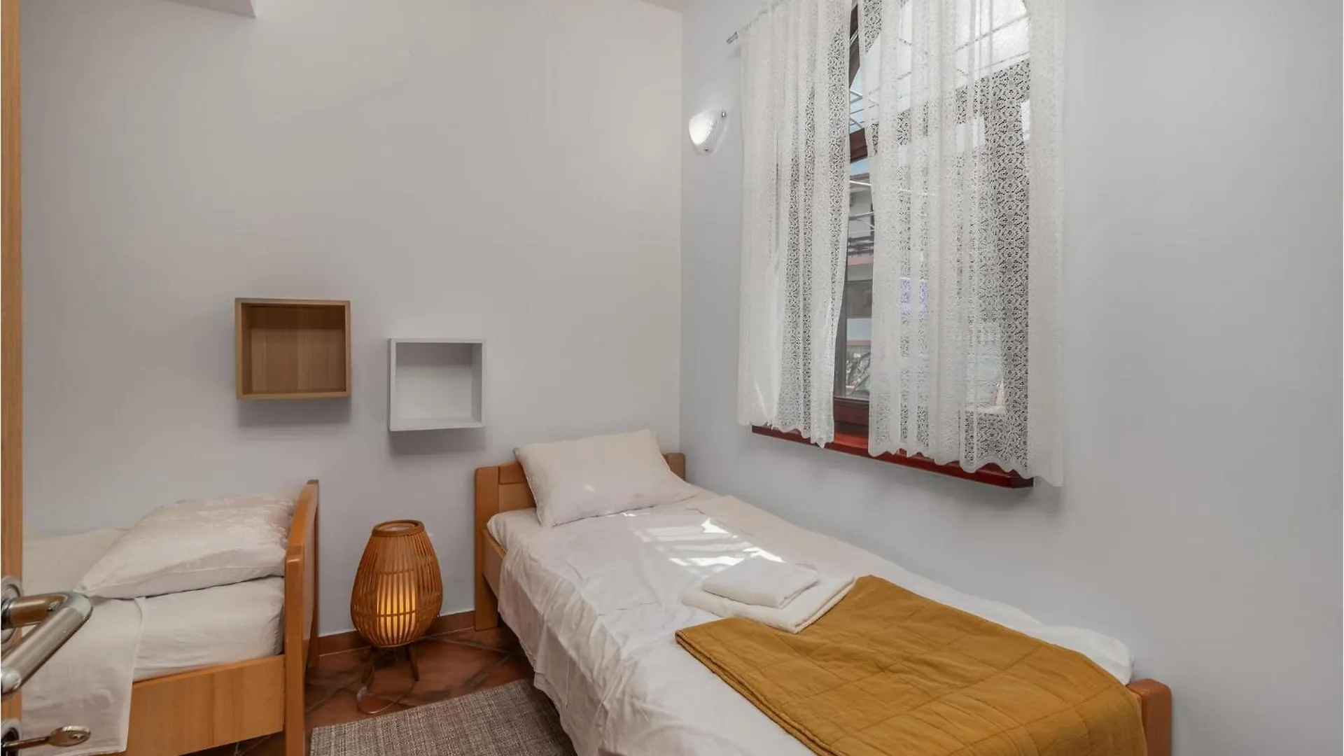Gorgeous Apartment In Jadranovo With Wifi