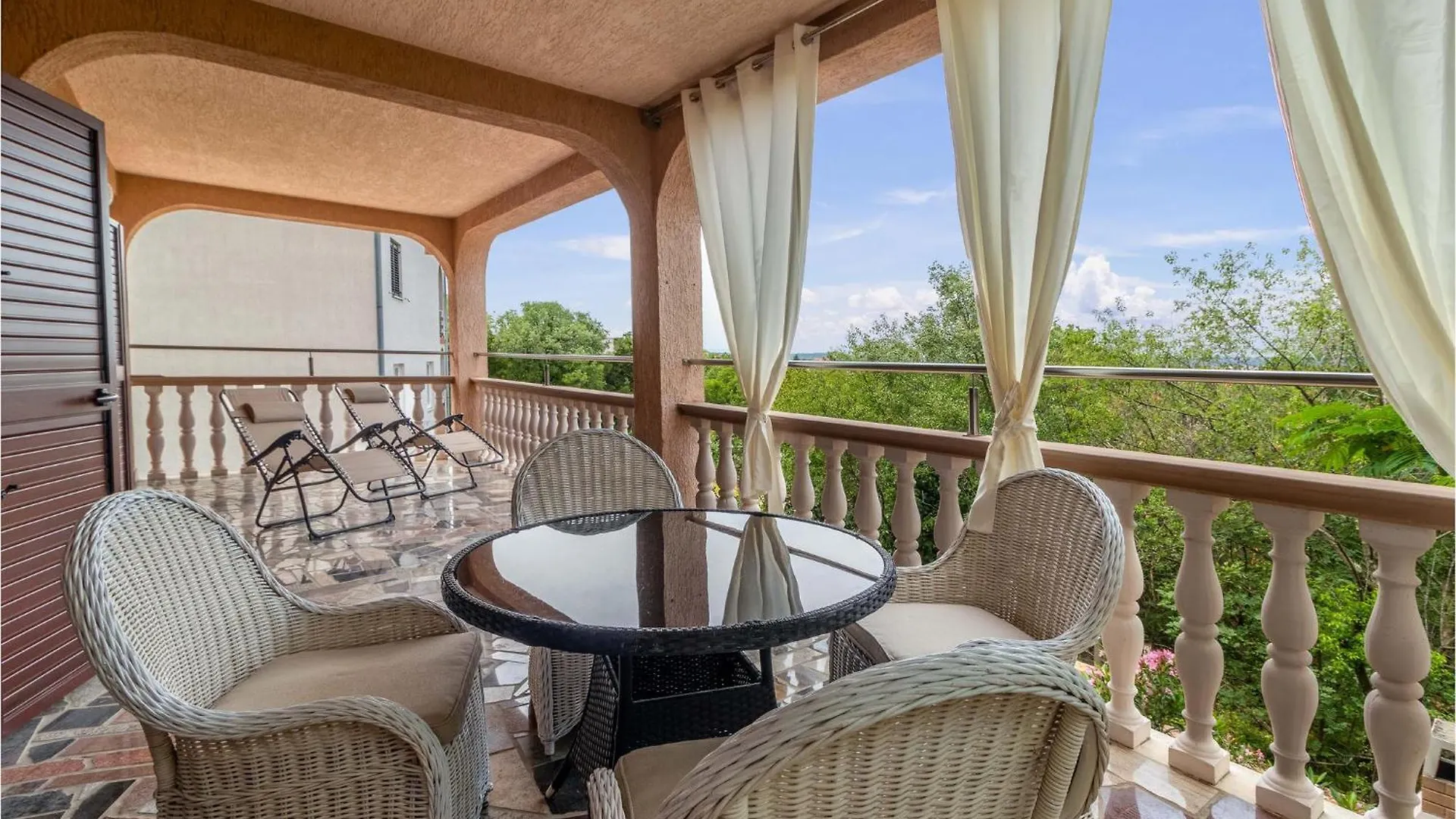 Gorgeous Apartment In Jadranovo With Wifi