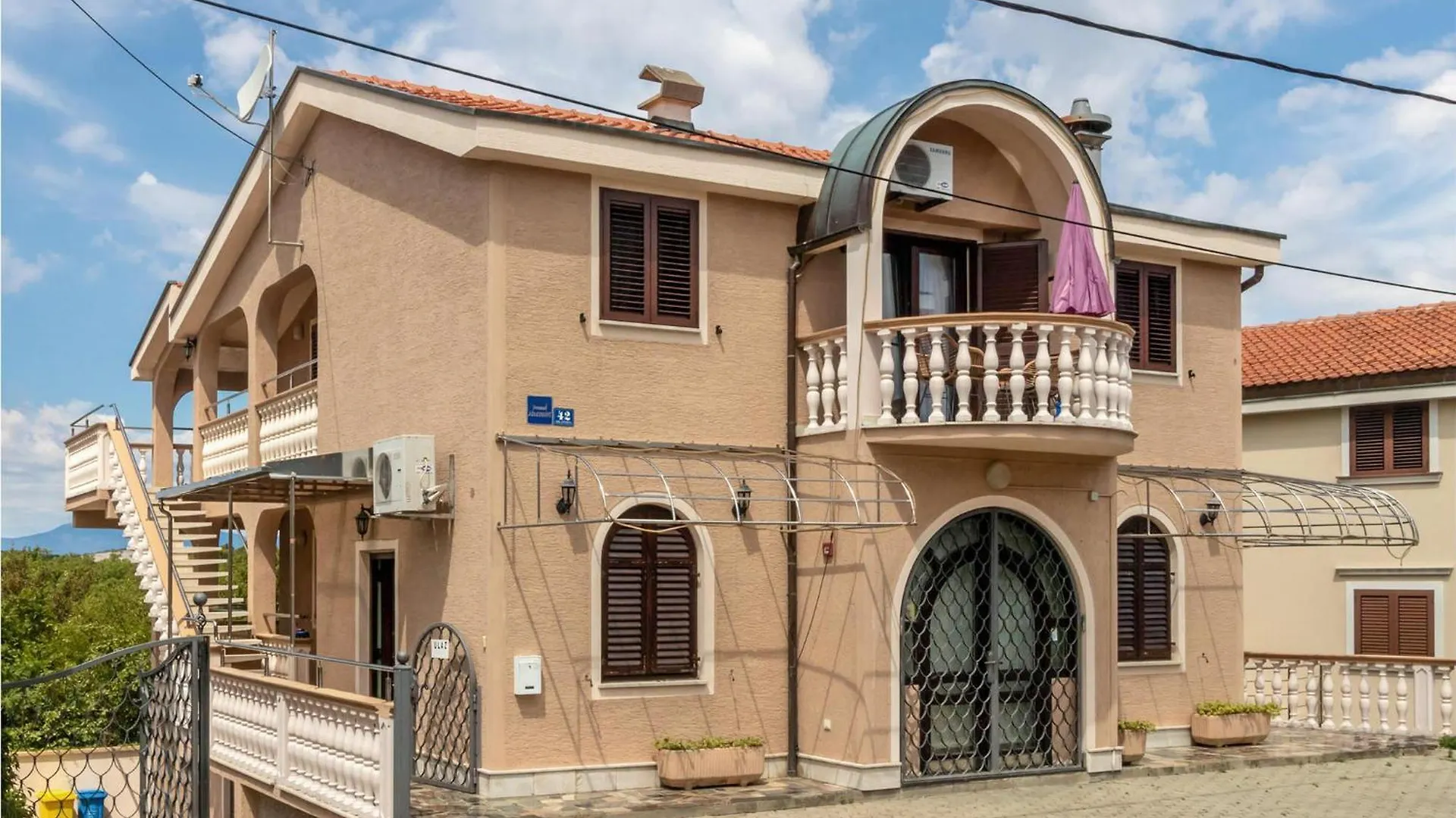 Gorgeous Apartment In Jadranovo With Wifi