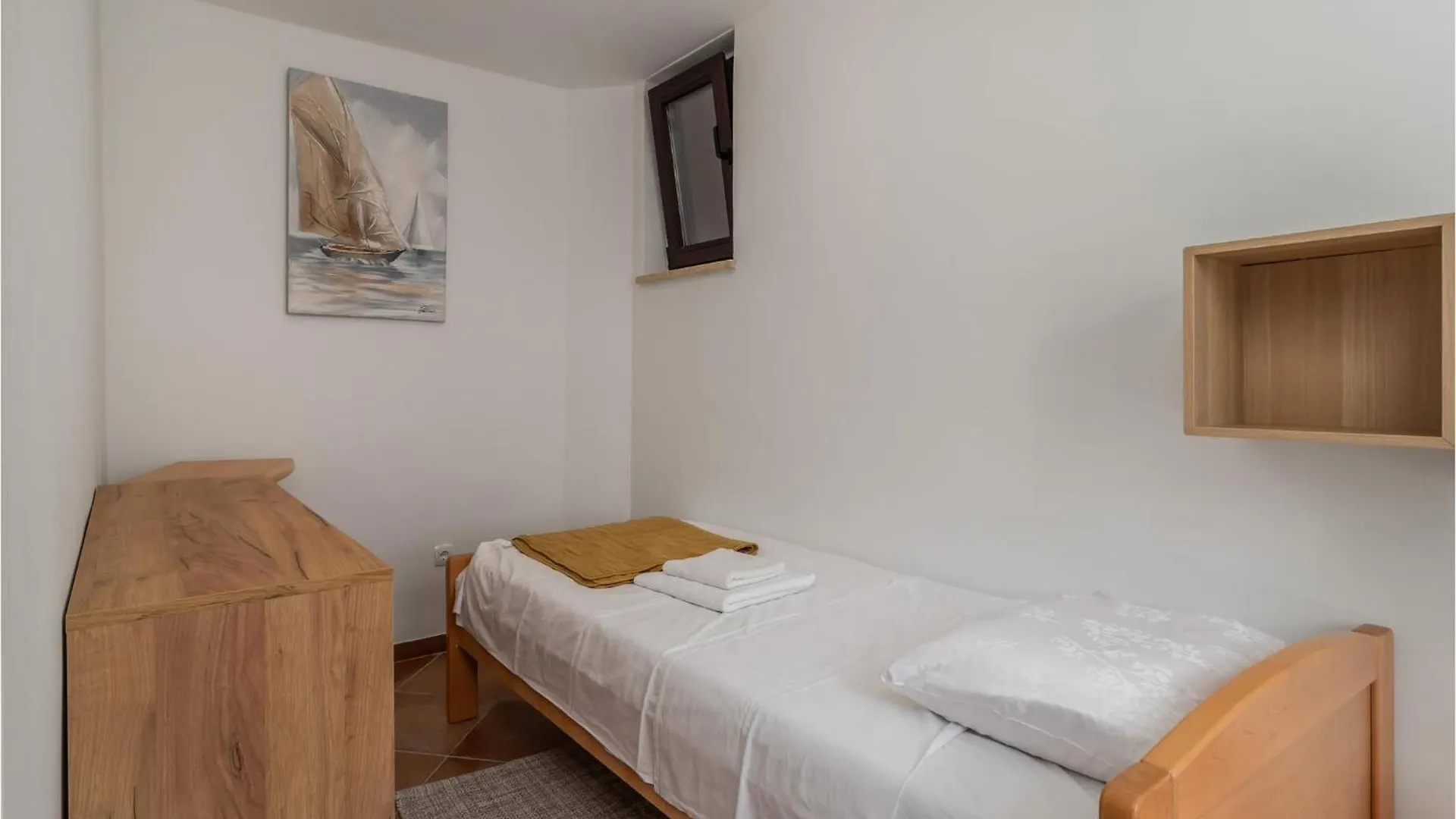 Gorgeous Apartment In Jadranovo With Wifi